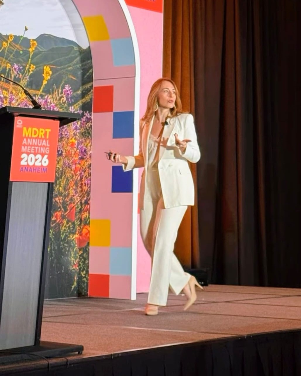 Catalina como conferencista en el MDRT Annual Meeting 2026 en Anaheim