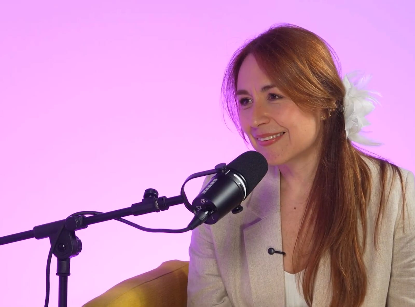 Catalina en entrevista de podcast con Gray Delgado